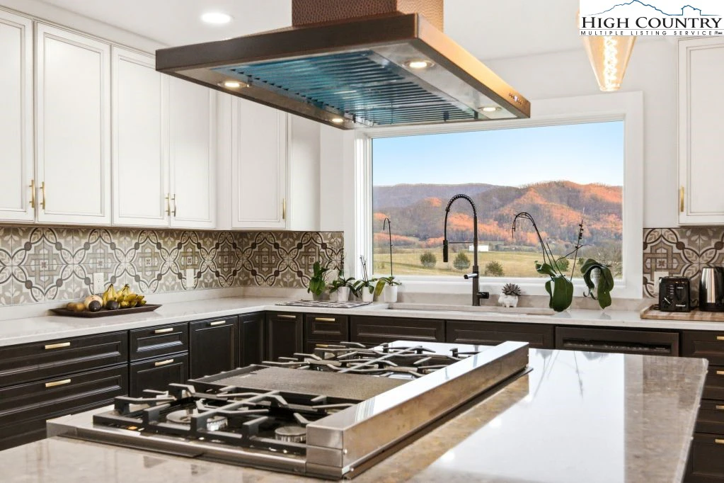 Image number 3 for the current listing