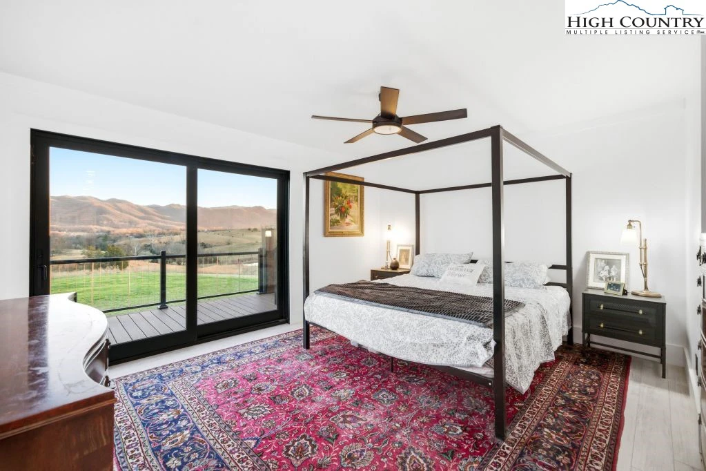 Image number 4 for the current listing