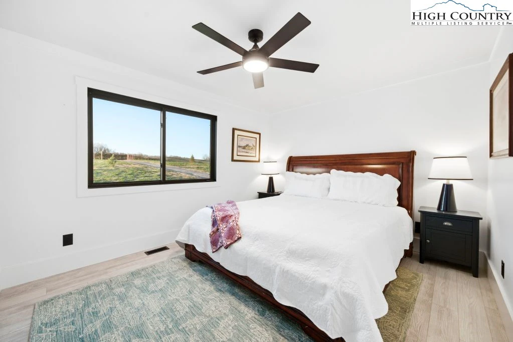 Image number 10 for the current listing
