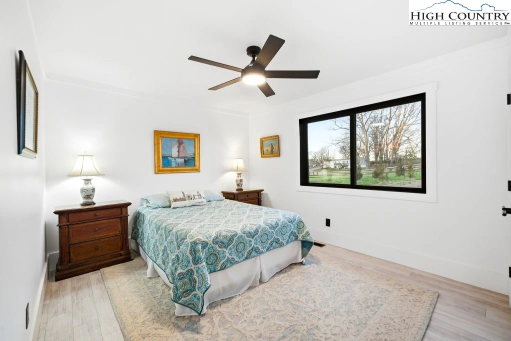 Image number 2 for the current listing