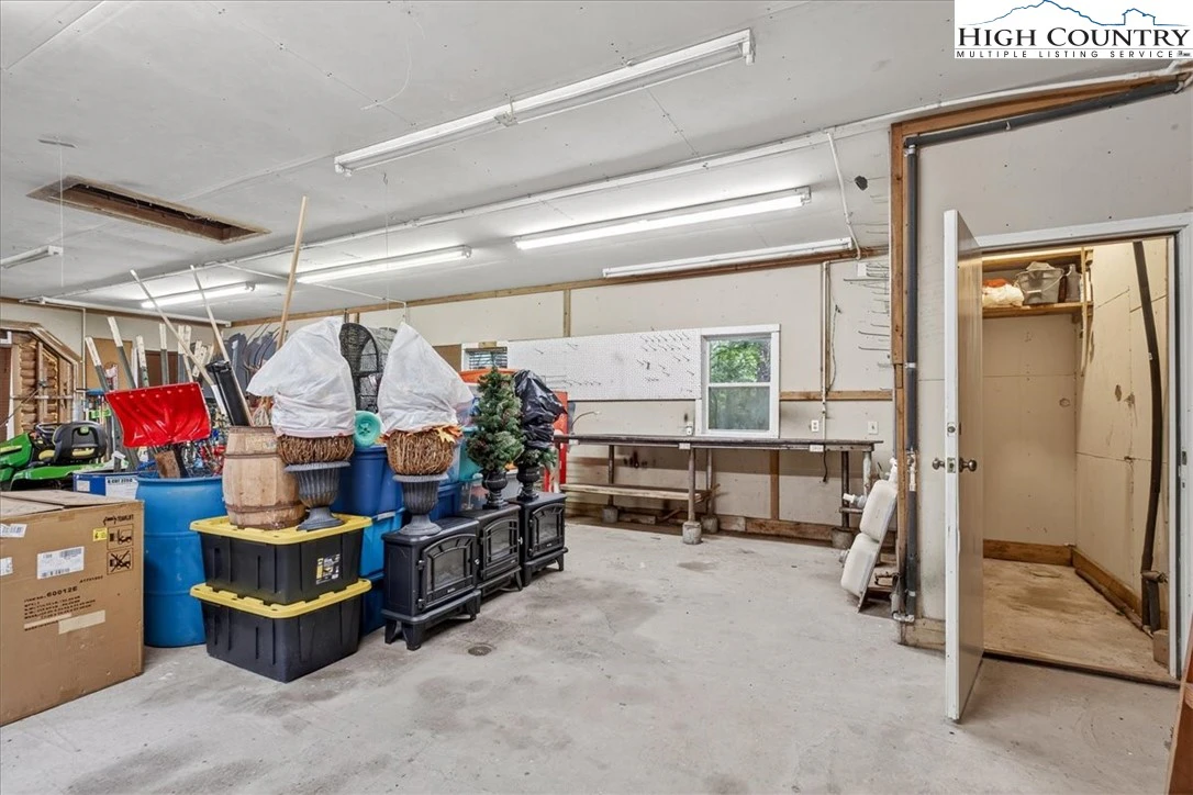 Image number 1 for the current listing