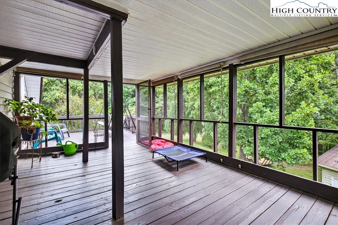 Image number 4 for the current listing