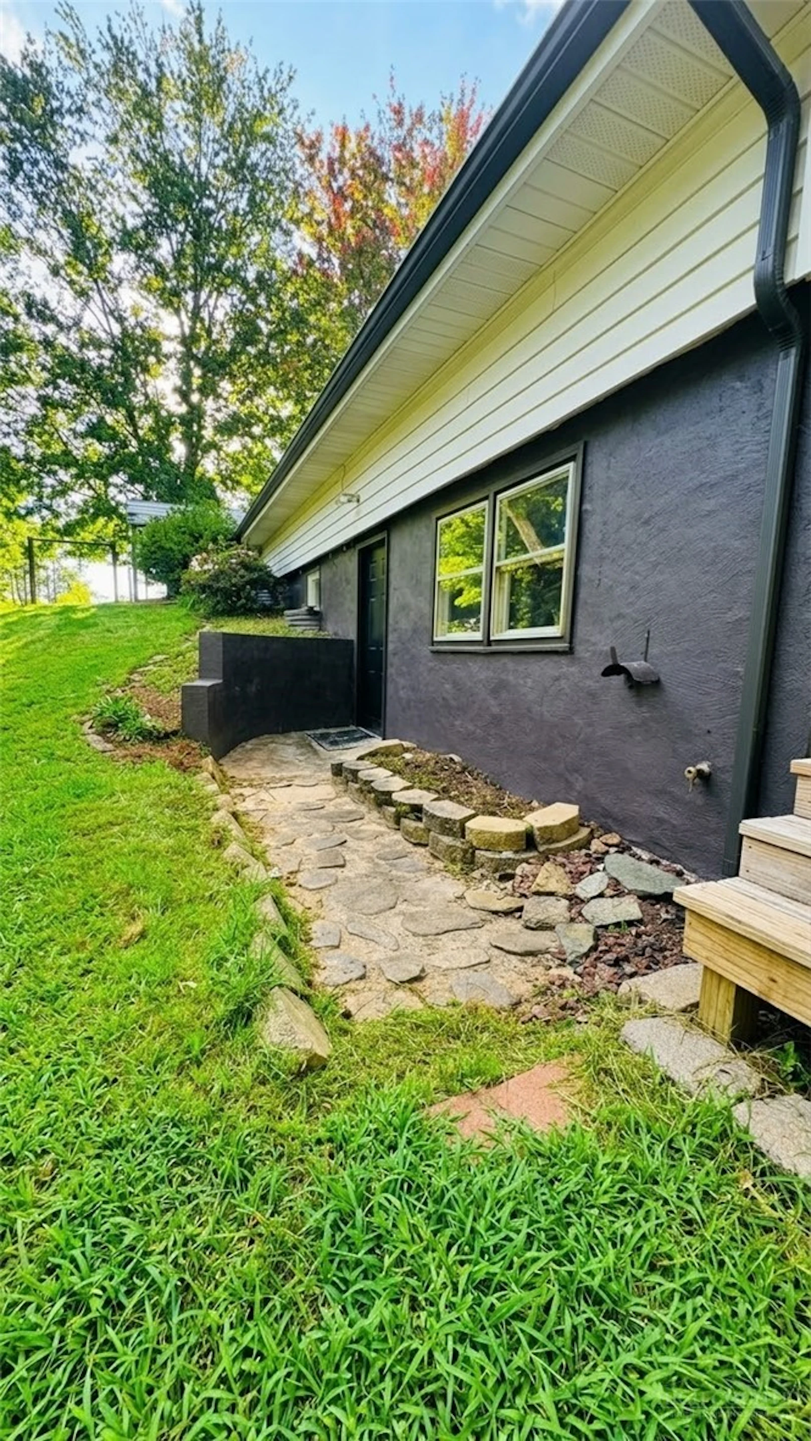 Image number 10 for the current listing