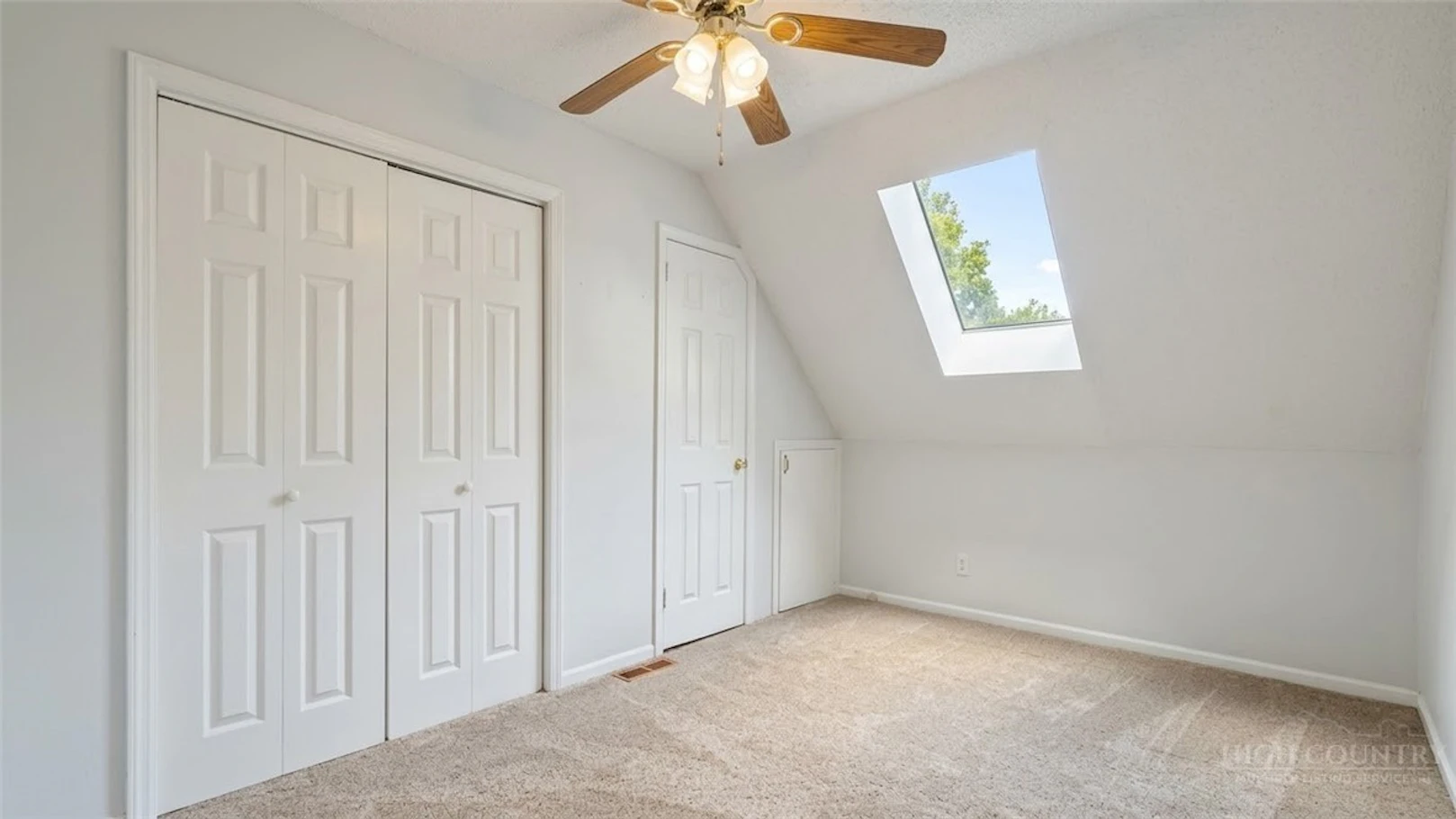 Image number 19 for the current listing