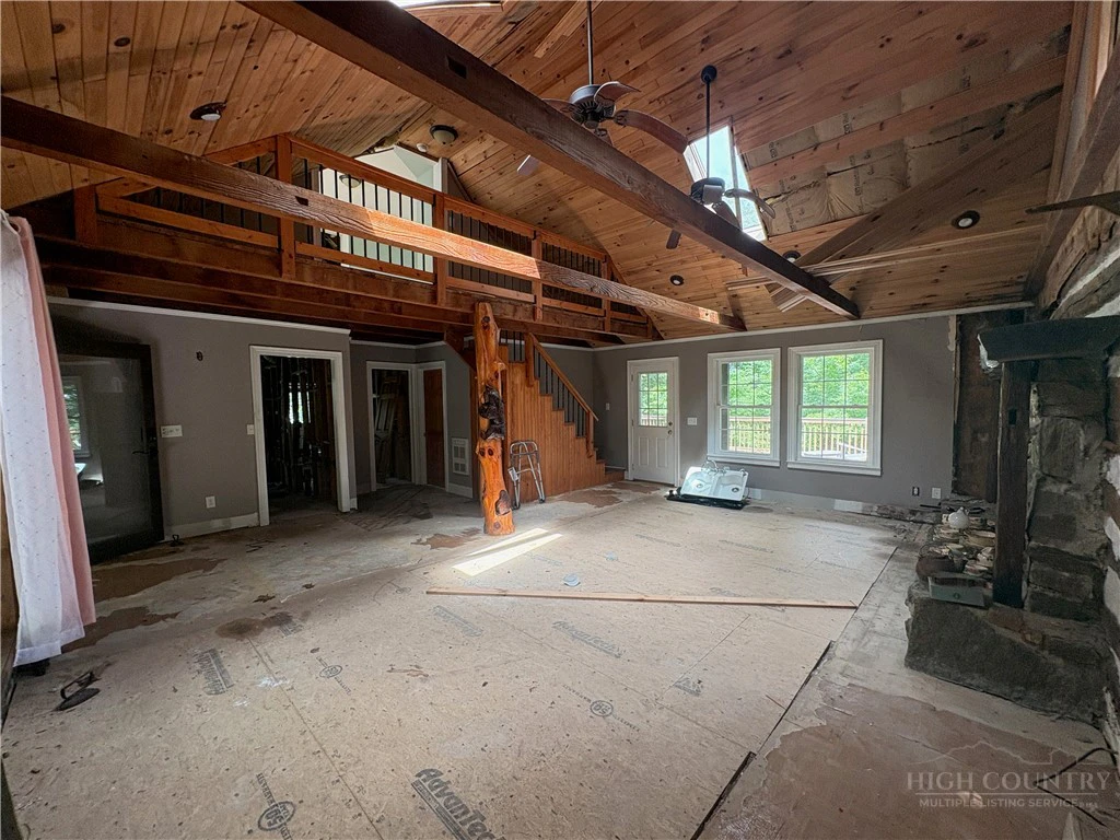 Image number 9 for the current listing