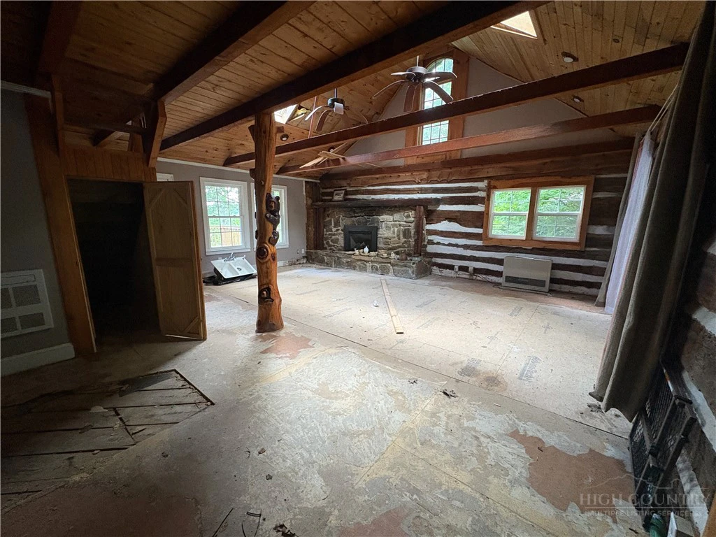 Image number 11 for the current listing