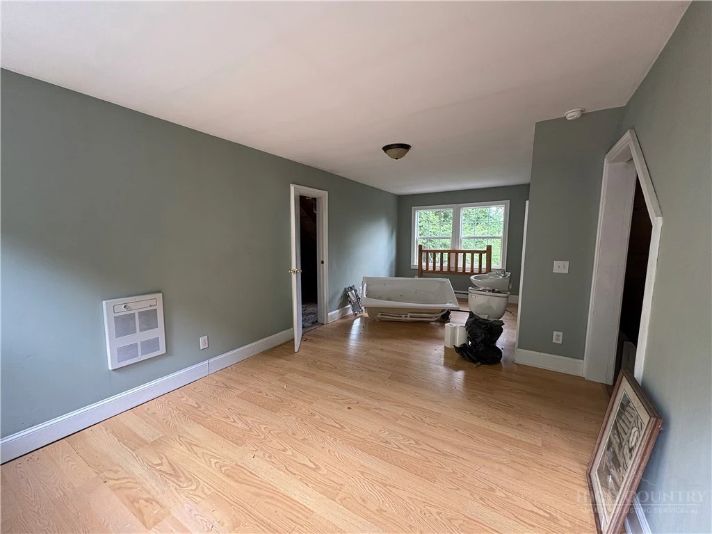 Image number 20 for the current listing