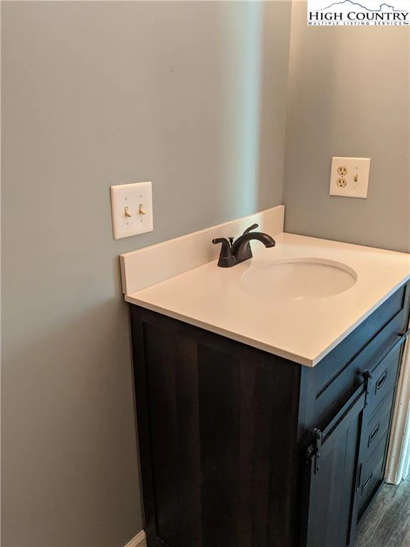 Image number 2 for the current listing