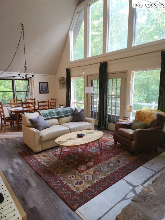 Image number 16 for the current listing