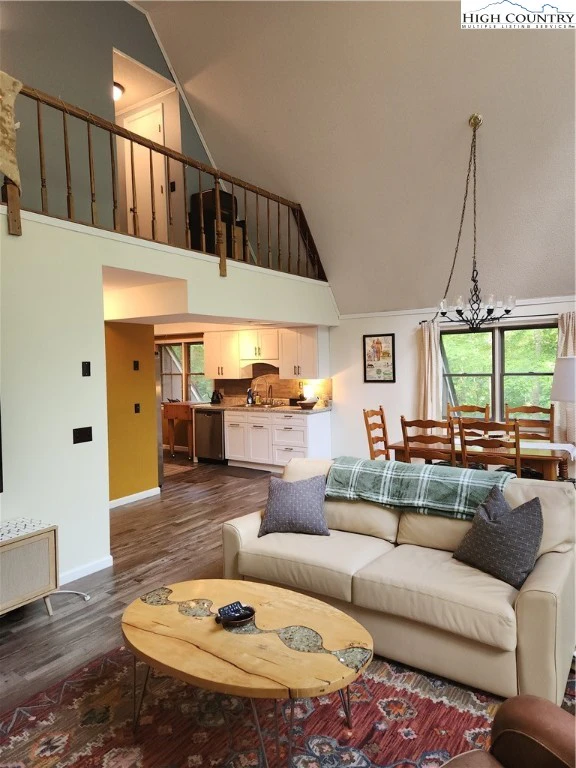 Image number 15 for the current listing