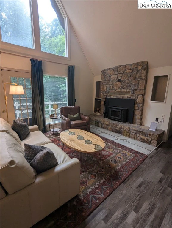 Image number 14 for the current listing