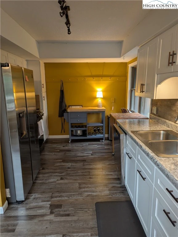 Image number 2 for the current listing