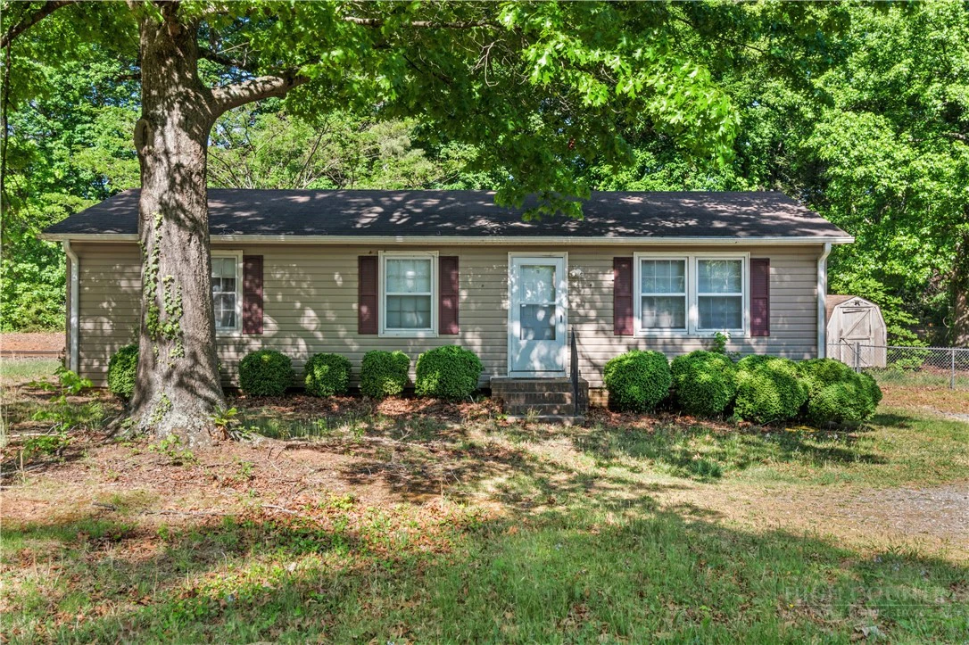 Image number 1 for the current listing