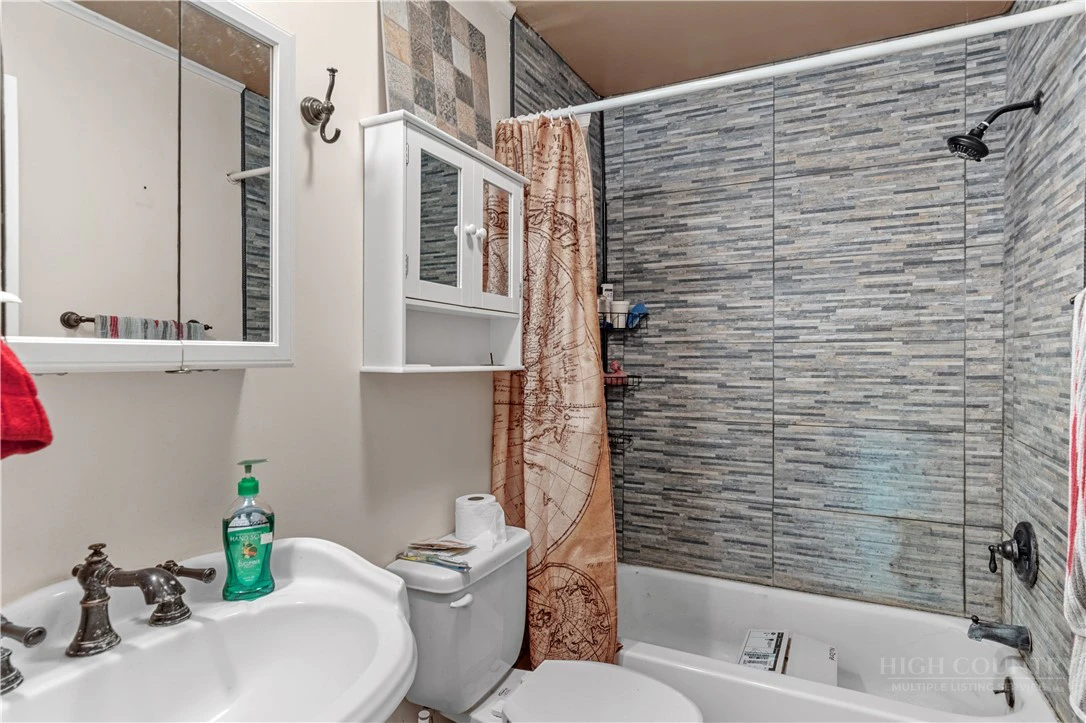 Image number 5 for the current listing
