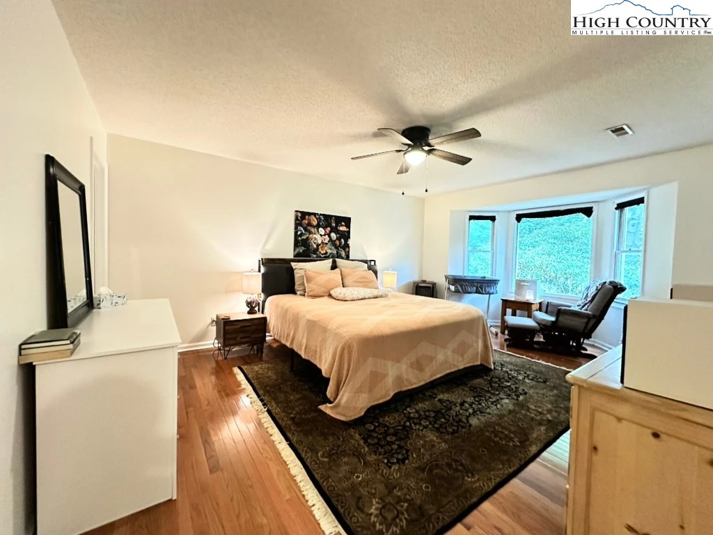 Image number 6 for the current listing