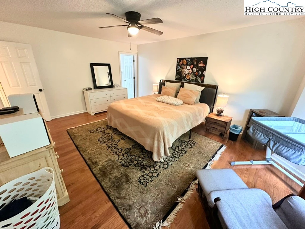 Image number 7 for the current listing