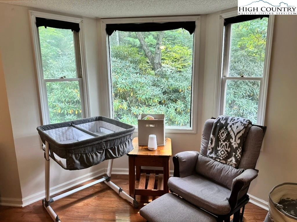 Image number 8 for the current listing