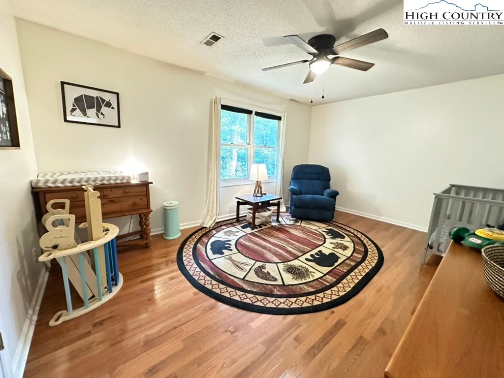Image number 10 for the current listing