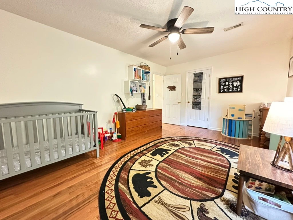 Image number 11 for the current listing