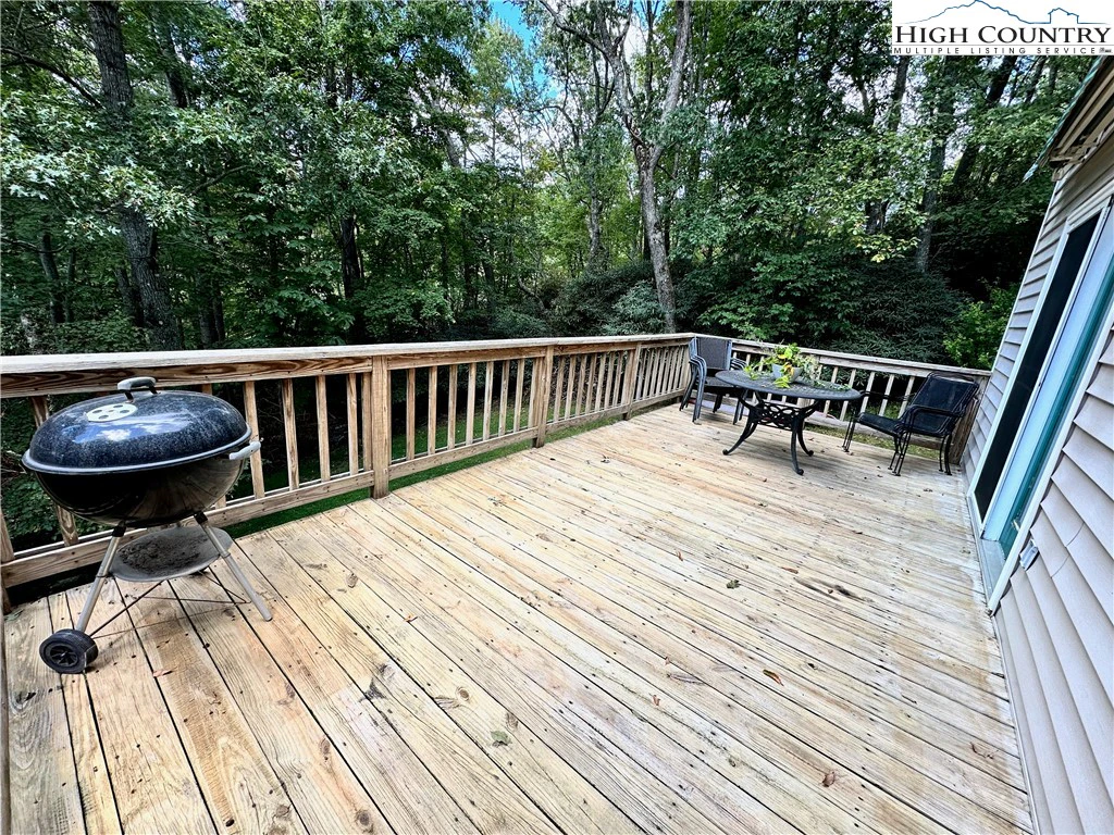 Image number 21 for the current listing