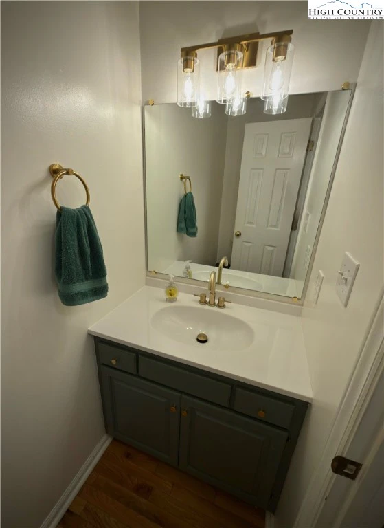 Image number 3 for the current listing