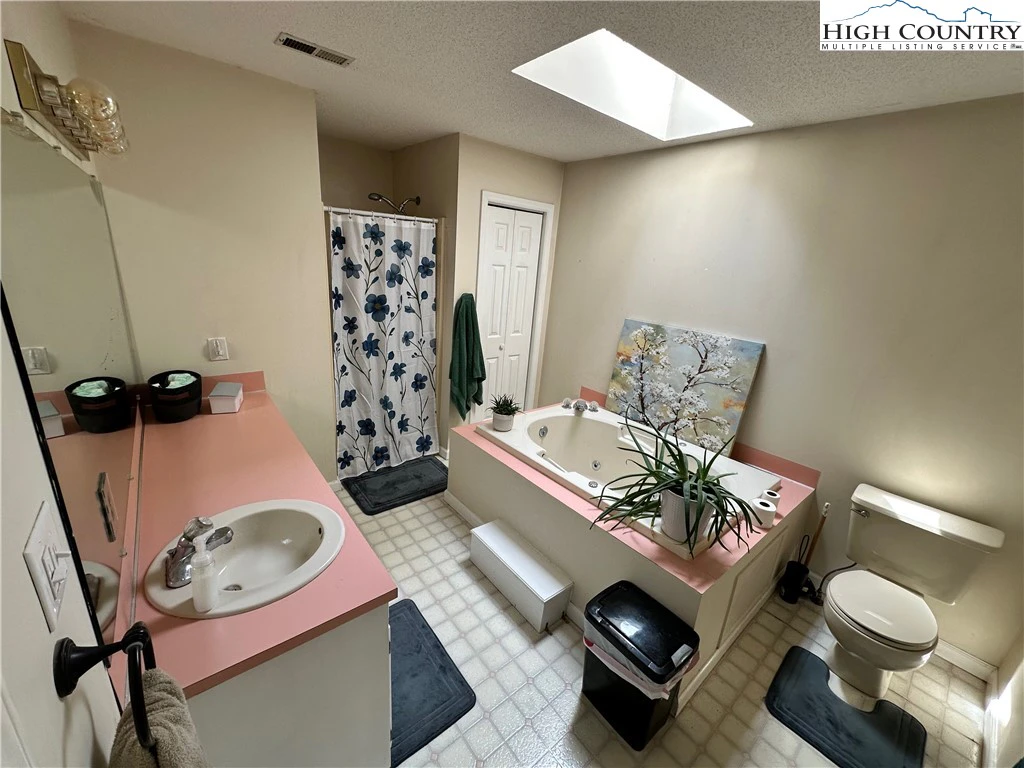 Image number 2 for the current listing