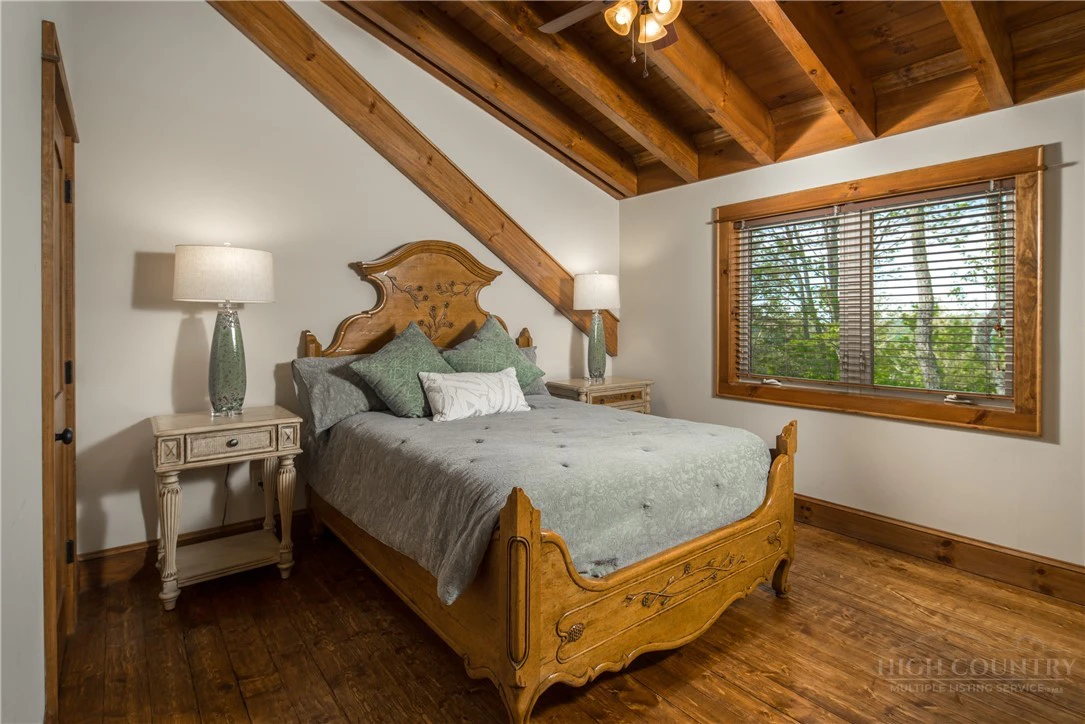 Image number 5 for the current listing