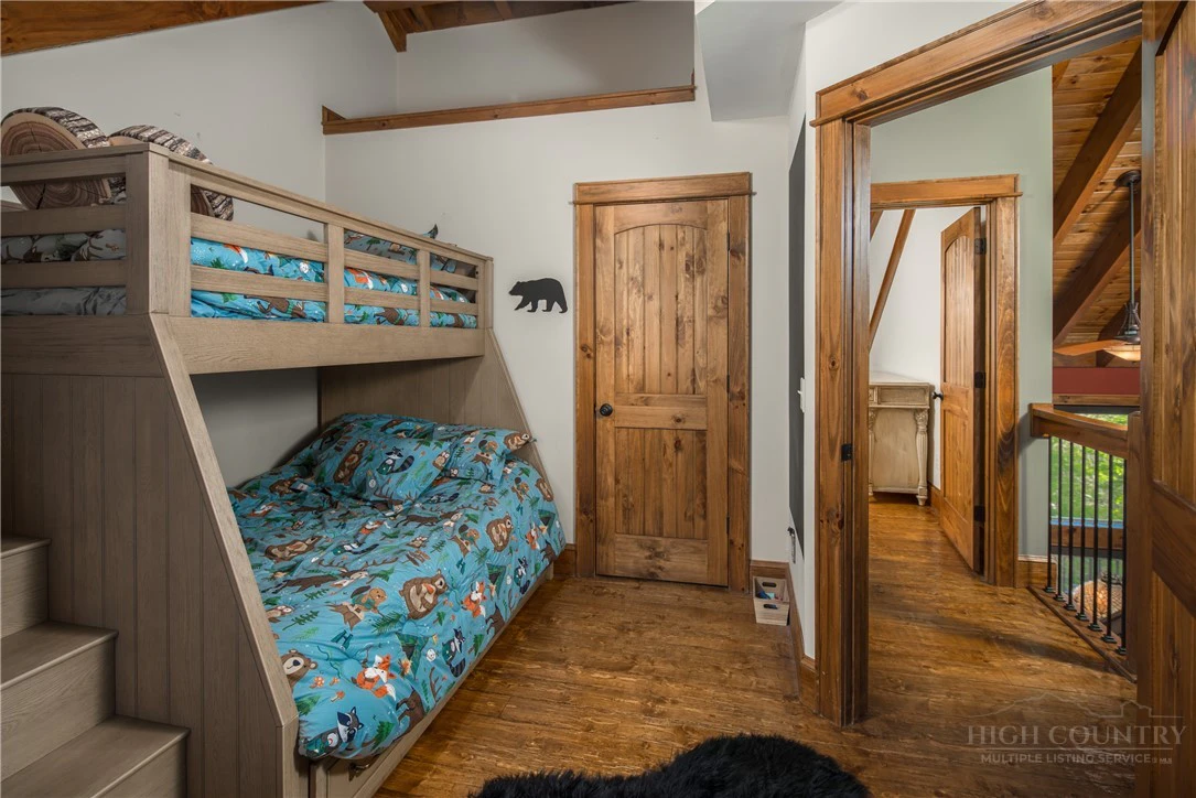 Image number 6 for the current listing