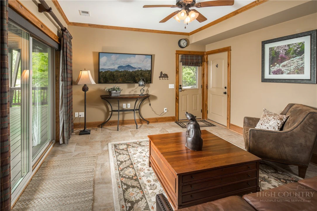 Image number 2 for the current listing