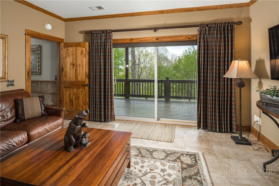 Image number 12 for the current listing