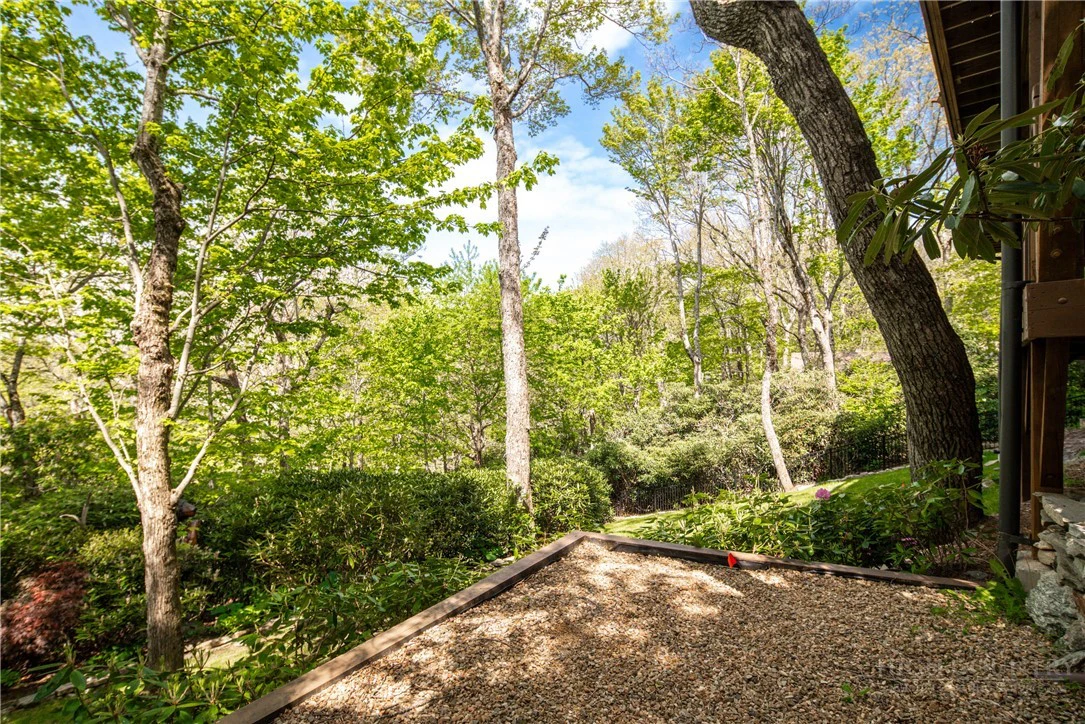 Image number 18 for the current listing