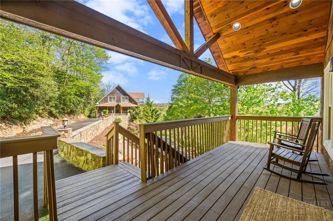 Image number 1 for the current listing