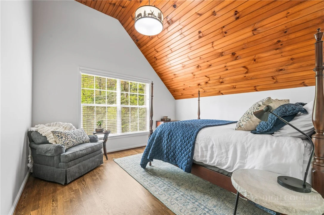 Image number 5 for the current listing