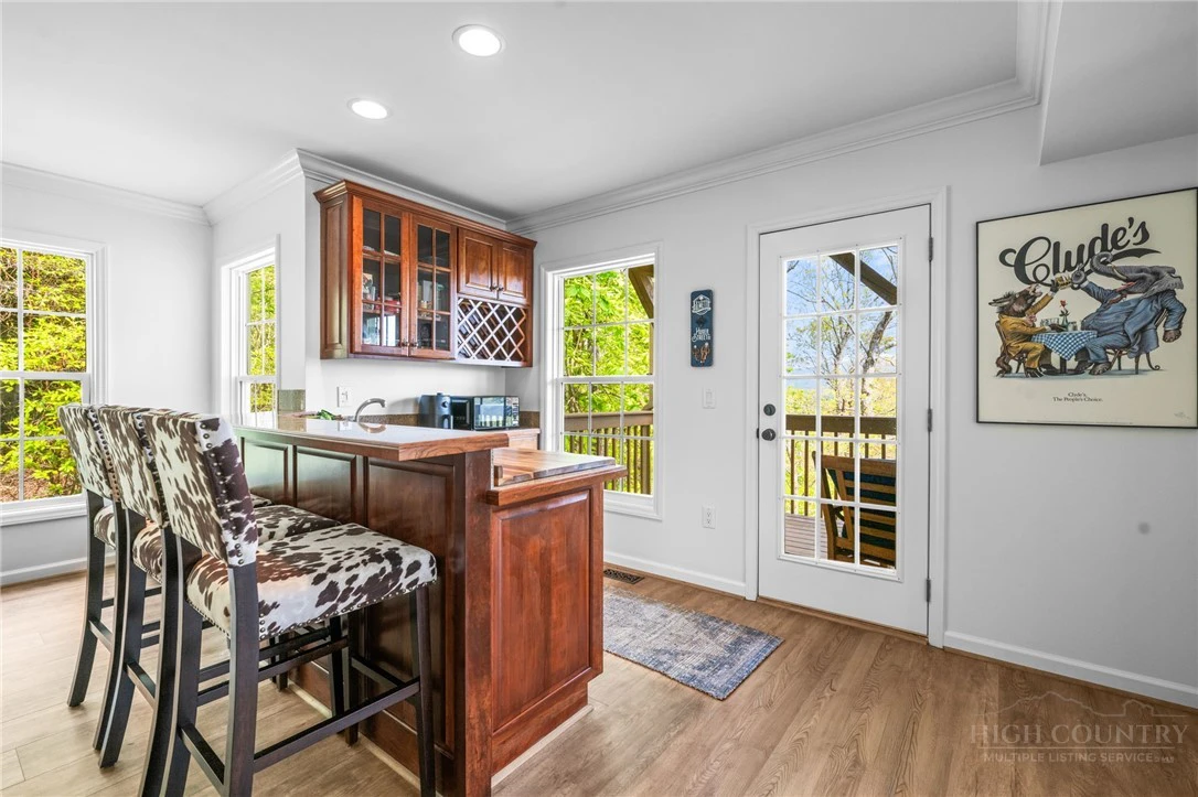 Image number 11 for the current listing