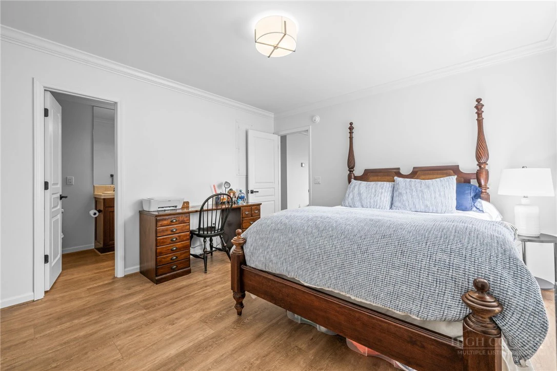Image number 12 for the current listing