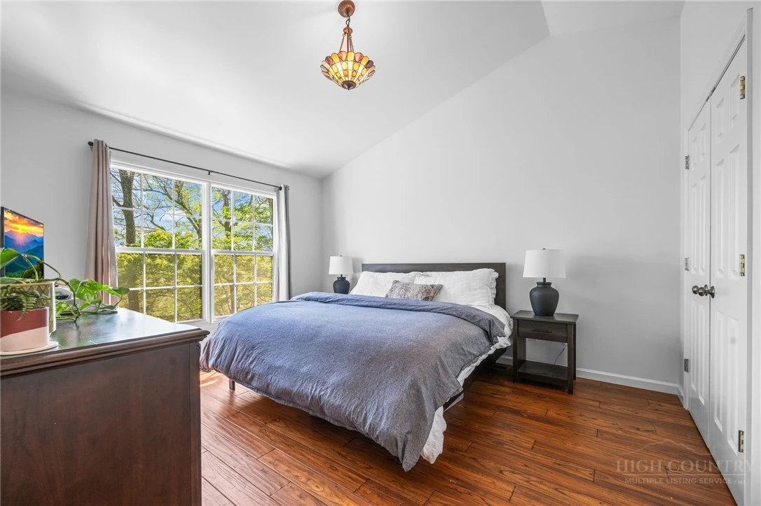 Image number 18 for the current listing