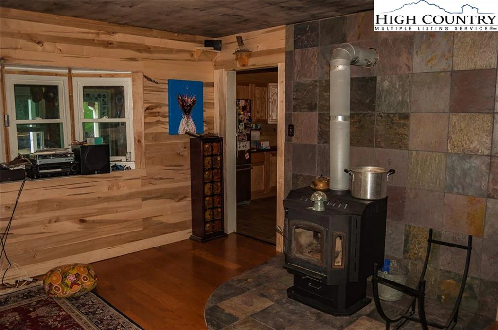 Image number 20 for the current listing