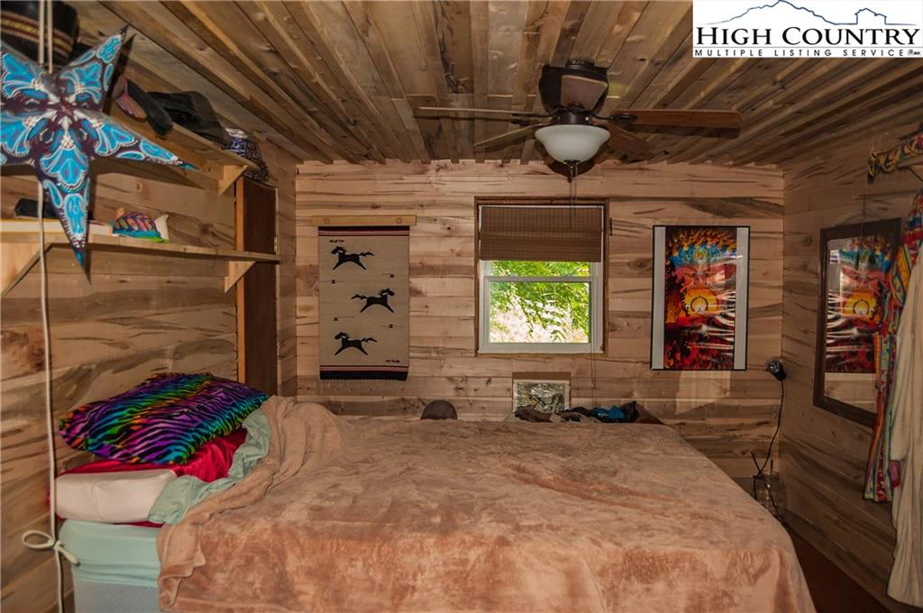 Image number 3 for the current listing
