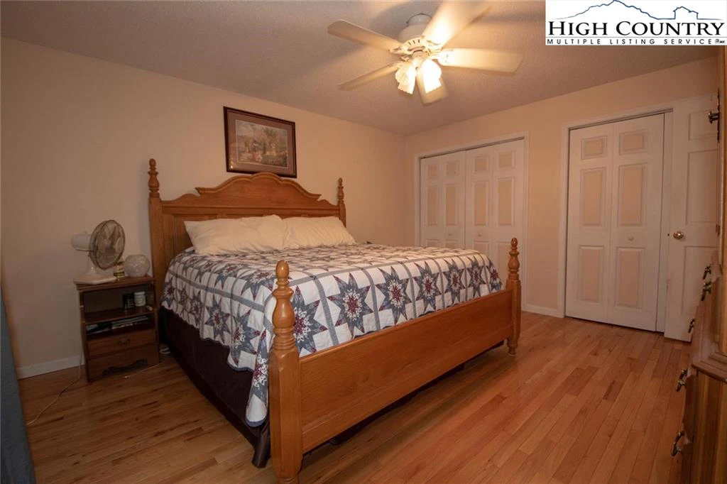 Image number 3 for the current listing
