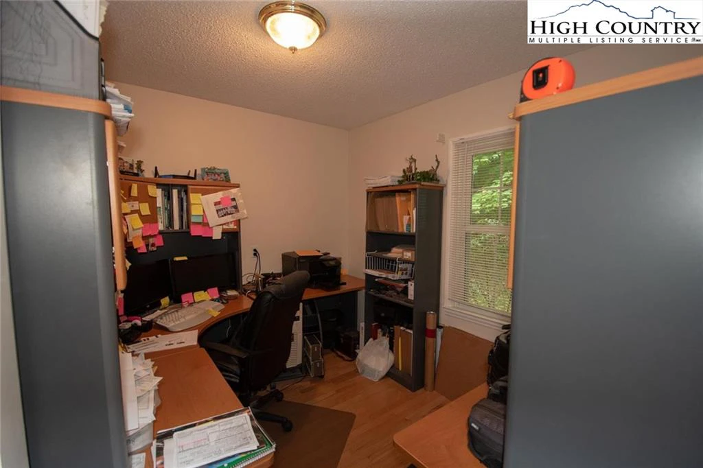 Image number 4 for the current listing