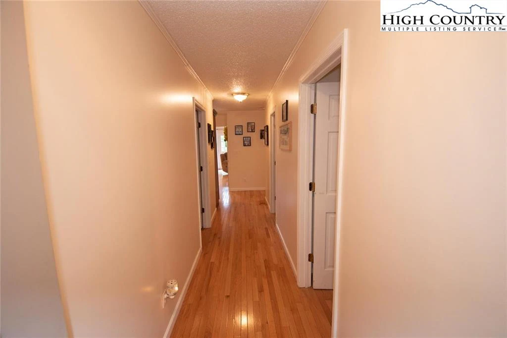 Image number 5 for the current listing