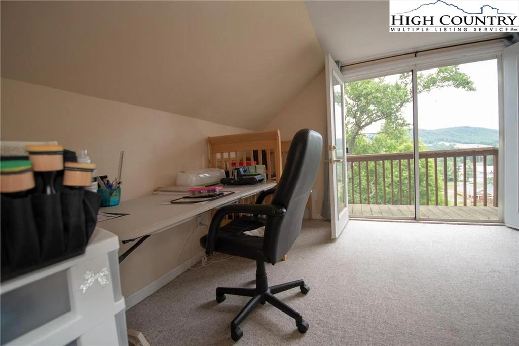 Image number 9 for the current listing