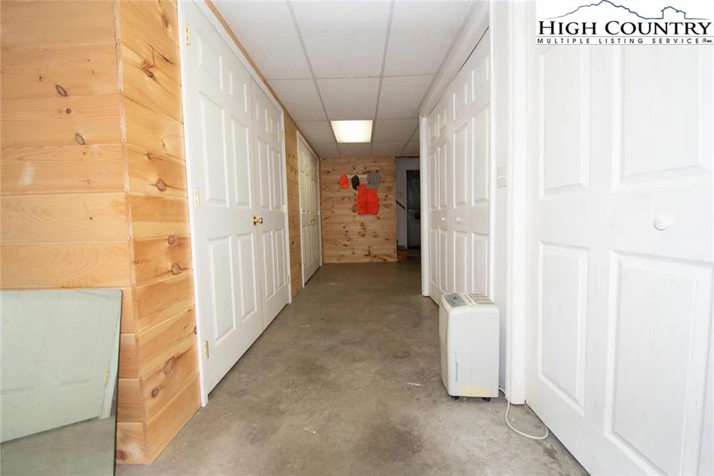Image number 19 for the current listing