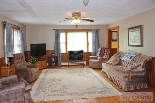 Image number 7 for the current listing