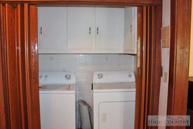 Image number 3 for the current listing