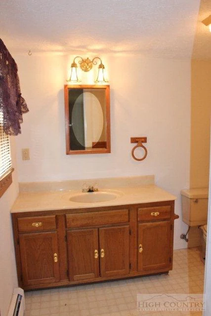 Image number 19 for the current listing