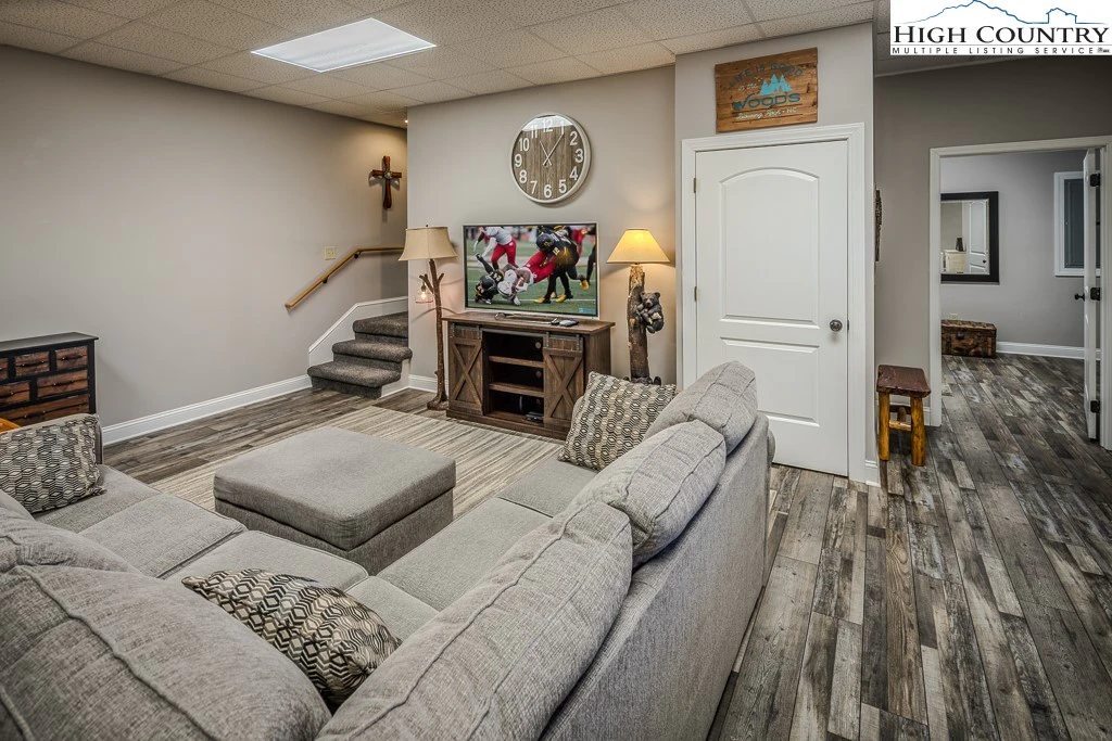 Image number 6 for the current listing