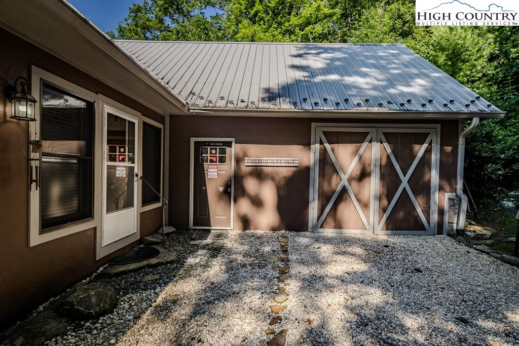 Image number 21 for the current listing
