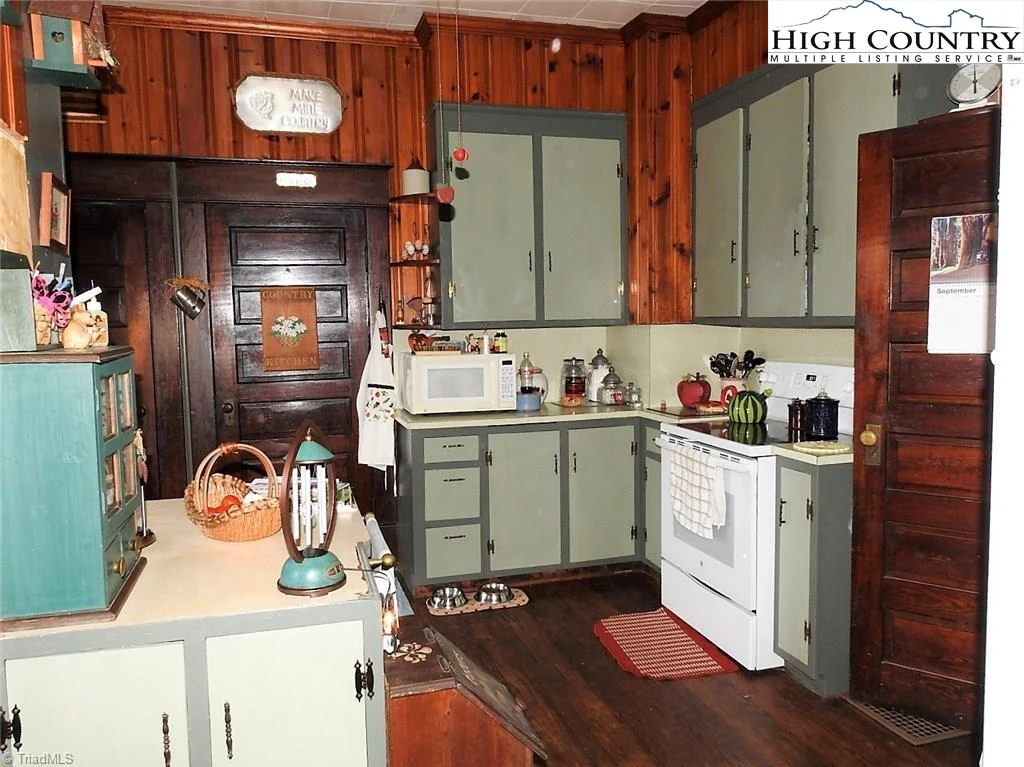 Image number 15 for the current listing