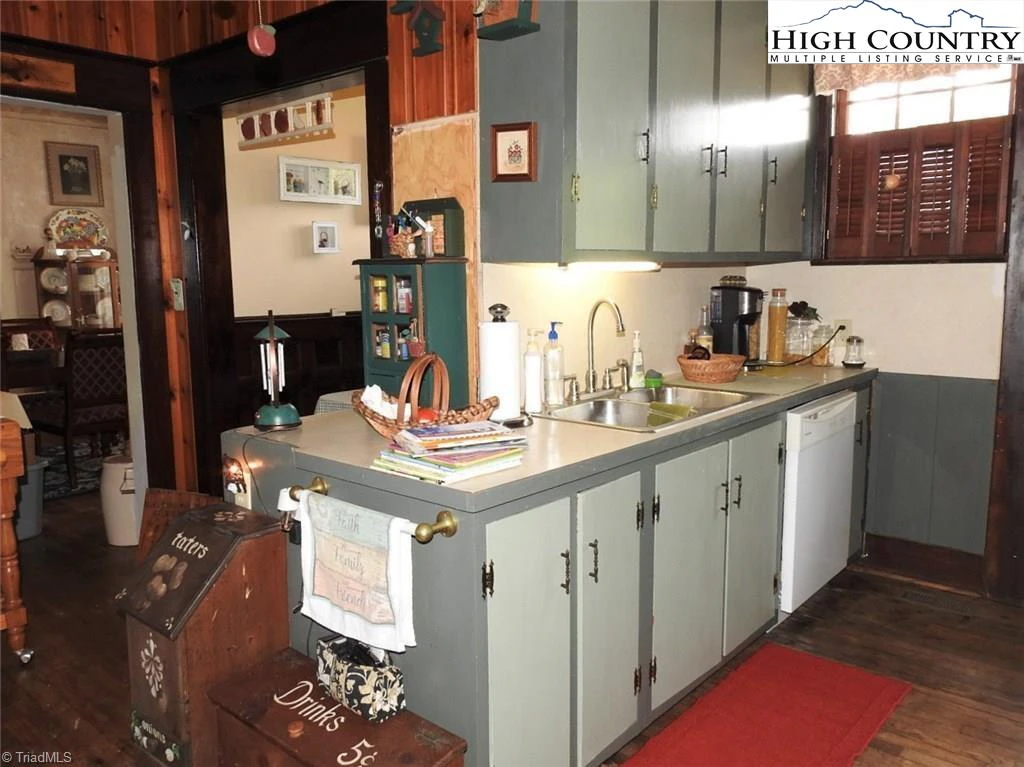 Image number 14 for the current listing